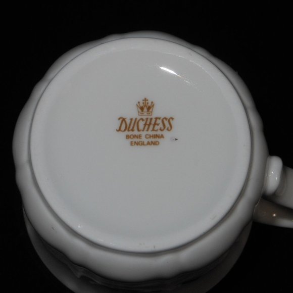 2 beautiful coffee mugs from Duchess monthly flower series - Picture 6 of 11